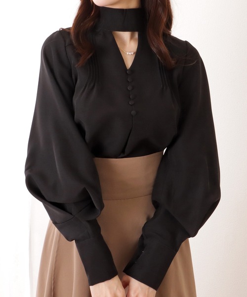 Lace Ladies(レースレディース)の「Vネック風 カットアウト ピンタック ディープカフス ブラウス(シャツ/ブラウス・レディース・ホワイト/ネイビー/ブラック/アイボリー・S/FREE)」の5枚目の写真