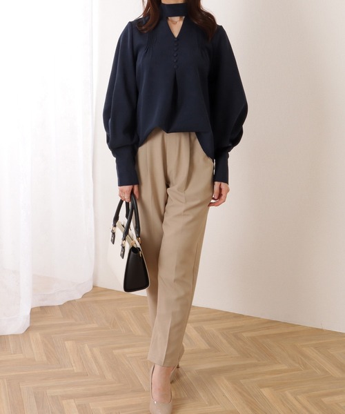 Lace Ladies(レースレディース)の「Vネック風 カットアウト ピンタック ディープカフス ブラウス(シャツ/ブラウス・レディース・ホワイト/ネイビー/ブラック/アイボリー・S/FREE)」の11枚目の写真