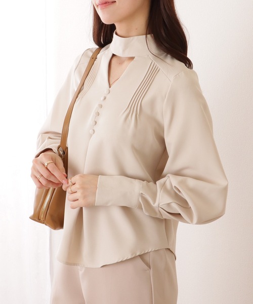 Lace Ladies(レースレディース)の「Vネック風 カットアウト ピンタック ディープカフス ブラウス(シャツ/ブラウス・レディース・ホワイト/ネイビー/ブラック/アイボリー・S/FREE)」の15枚目の写真