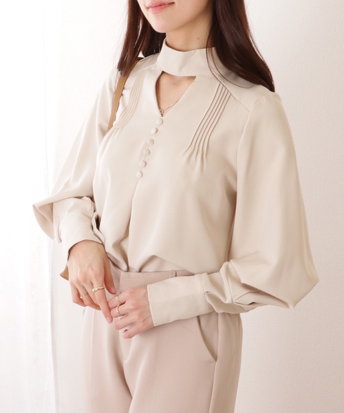 Lace Ladies(レースレディース)の「Vネック風 カットアウト ピンタック ディープカフス ブラウス(シャツ/ブラウス・レディース・ホワイト/ネイビー/ブラック/アイボリー・S/FREE)」の19枚目の写真
