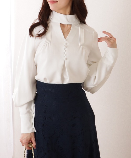 Lace Ladies(レースレディース)の「Vネック風 カットアウト ピンタック ディープカフス ブラウス(シャツ/ブラウス・レディース・ホワイト/ネイビー/ブラック/アイボリー・S/FREE)」の22枚目の写真