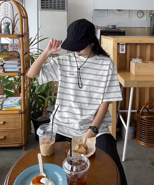 Chillfar(チルファー)の「アソートボーダー刺繍ロゴTシャツ(Tシャツ/カットソー・レディース・ブラウン系/ホワイト×ブラック/ブラウン系1/杢グレー/ネイビー系/ブラック×ホワイト/ブラック系・FREE)」の2枚目の写真