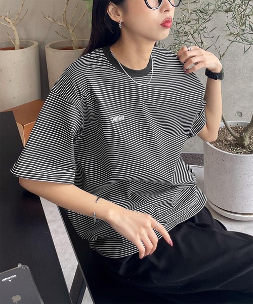 Chillfar(チルファー)の「アソートボーダー刺繍ロゴTシャツ(Tシャツ/カットソー・レディース・ブラウン系/ホワイト×ブラック/ブラウン系1/杢グレー/ネイビー系/ブラック×ホワイト/ブラック系・FREE)」の3枚目の写真