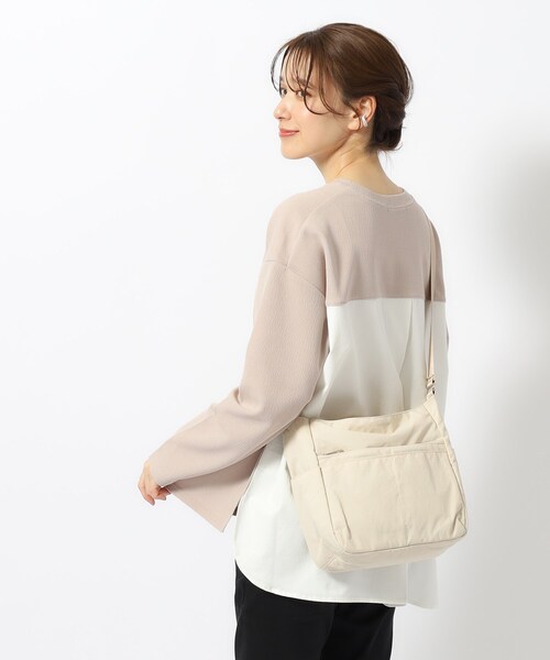 SHOO・LA・RUE（シューラルー）の「◆【撥水】10ポケスクエアショルダーバッグ（ショルダーバッグ・レディース・アイボリー/ブラック/オレンジ・00）」の4枚目の写真