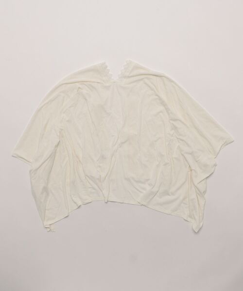 axes femme（アクシーズファム）の「バラ釦付ＵＶイレヘムポンチョ（ストール/ショール・レディース・ブラック/グレイッシュベージュ/キナリ・FREE）」の4枚目の写真