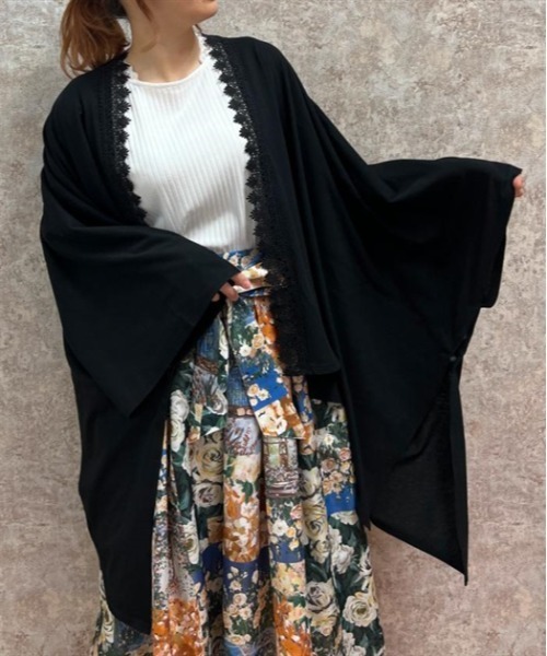 axes femme（アクシーズファム）の「バラ釦付ＵＶイレヘムポンチョ（ストール/ショール・レディース・ブラック/グレイッシュベージュ/キナリ・FREE）」の3枚目の写真