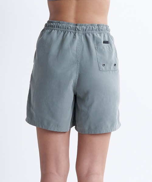 ROXY（ロキシー）の「BITTER SWEET SHORTS/ロキシーウエストゴムサーフトランクス (水着）（水着・レディース・カーキ/ブラウン/ブルー/ブラック・SMALL/MEDIUM/LARGE）」の8枚目の写真