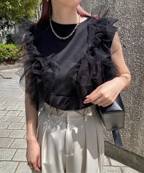 y/m by misato（イムバイミサト）の「カットチュールドッキングノースリトップス（タンクトップ・レディース・ブラック/オフホワイト・FREE）」の2枚目の写真