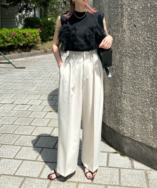 y/m by misato（イムバイミサト）の「カットチュールドッキングノースリトップス（タンクトップ・レディース・ブラック/オフホワイト・FREE）」の11枚目の写真