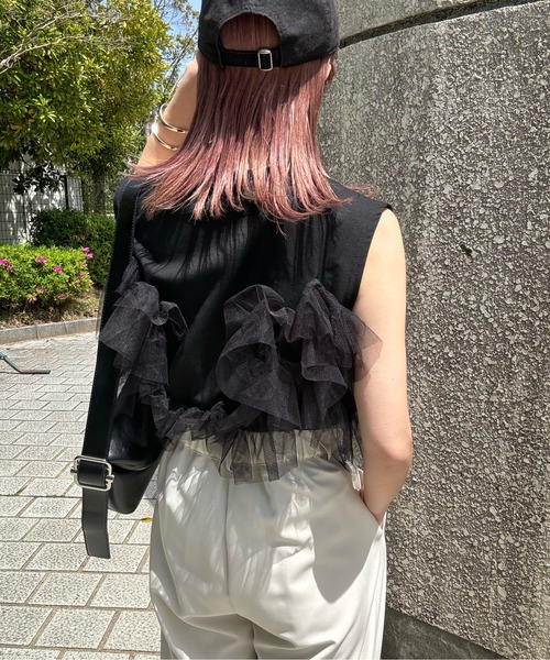 y/m by misato（イムバイミサト）の「カットチュールドッキングノースリトップス（タンクトップ・レディース・ブラック/オフホワイト・FREE）」の16枚目の写真