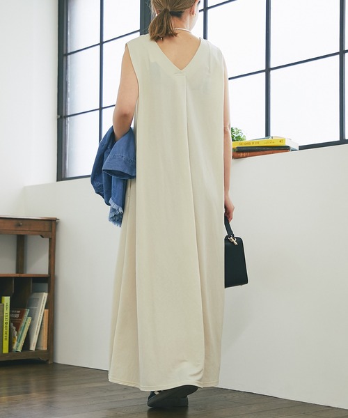 un dix cors(アンディコール)の「2WAY肩タックノースリワンピース(ワンピース・レディース・ブラック/ライトベージュ・FREE)」の15枚目の写真