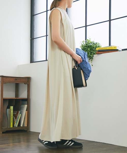 un dix cors(アンディコール)の「2WAY肩タックノースリワンピース(ワンピース・レディース・ブラック/ライトベージュ・FREE)」の14枚目の写真