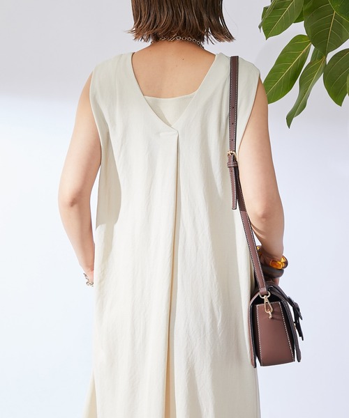 un dix cors(アンディコール)の「2WAY肩タックノースリワンピース(ワンピース・レディース・ブラック/ライトベージュ・FREE)」の5枚目の写真