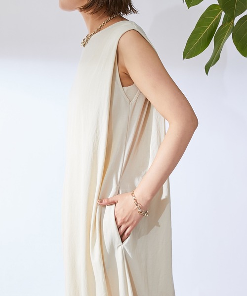 un dix cors(アンディコール)の「2WAY肩タックノースリワンピース(ワンピース・レディース・ブラック/ライトベージュ・FREE)」の4枚目の写真