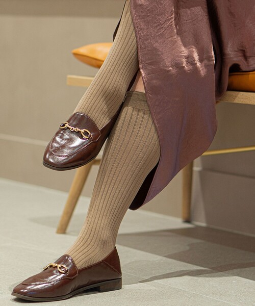 green label relaxing(グリーンレーベルリラクシング)の「<MAEE>コンプレッションソックス(コットンリブ)/ 着圧ソックス / 靴下(ソックス/靴下・レディース・グレー/ブラウン/ワインレッド/ブラック/ライトグレー/ホワイト/レッド/マスタード/ダークグレー/ライトブルー/モカ/ピンク/ライラック・FREE)」の17枚目の写真