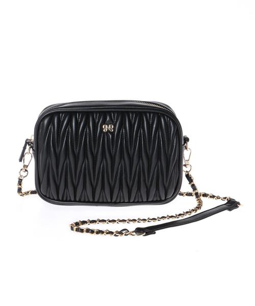 INGNI（イング）の「チャーム付キルティングショルダーバッグ（ハンドバッグ・レディース・オフホワイト/ブラック・ONE SIZE）」の3枚目の写真