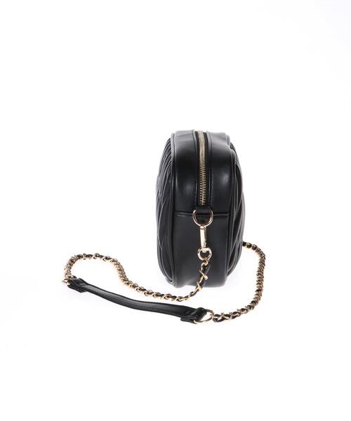 INGNI（イング）の「チャーム付キルティングショルダーバッグ（ハンドバッグ・レディース・オフホワイト/ブラック・ONE SIZE）」の4枚目の写真