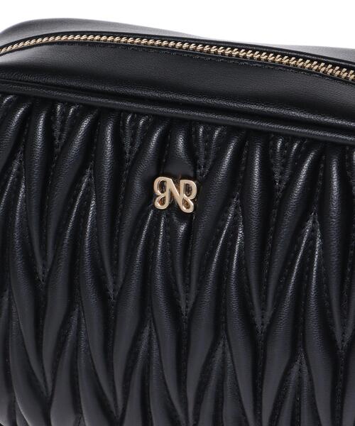 INGNI（イング）の「チャーム付キルティングショルダーバッグ（ハンドバッグ・レディース・オフホワイト/ブラック・ONE SIZE）」の6枚目の写真