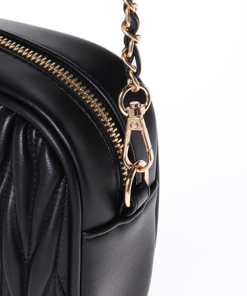 INGNI（イング）の「チャーム付キルティングショルダーバッグ（ハンドバッグ・レディース・オフホワイト/ブラック・ONE SIZE）」の7枚目の写真