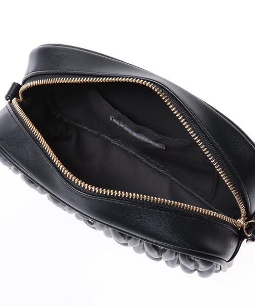 INGNI（イング）の「チャーム付キルティングショルダーバッグ（ハンドバッグ・レディース・オフホワイト/ブラック・ONE SIZE）」の8枚目の写真