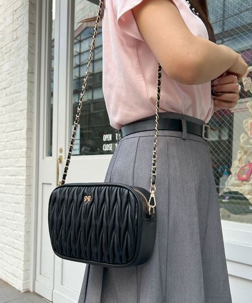 INGNI（イング）の「チャーム付キルティングショルダーバッグ（ハンドバッグ・レディース・オフホワイト/ブラック・ONE SIZE）」の15枚目の写真