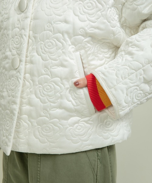 Dot＆Stripes CHILD WOMAN（ドットアンドストライプス　チャイルドウーマン）の「サテンキルティングEVO BIG衿パフスリーブジャケット（その他アウター・レディース・アイボリー/ブラック・FREE）」の16枚目の写真