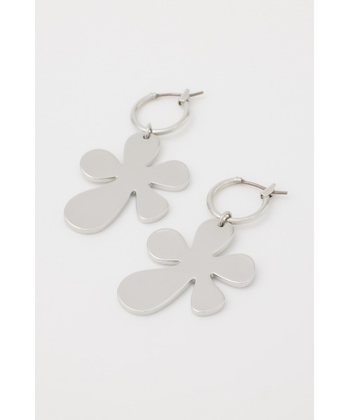 SLY(スライ)の「FLOWER CHARM P/EARRING フラワー チャーム ピアス(ピアス(両耳用)・レディース・ゴールド/シルバー・FREE)」の4枚目の写真
