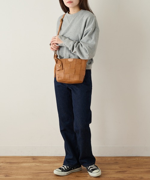 toleur(トーラ)の「【toleur】カウレザー太メッシュショルダー 11871 ※(ショルダーバッグ・レディース・ブラック/キャメル/グレイッシュベージュ・FREE)」の4枚目の写真