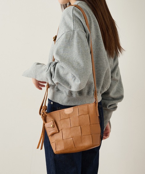 toleur(トーラ)の「【toleur】カウレザー太メッシュショルダー 11871 ※(ショルダーバッグ・レディース・ブラック/キャメル/グレイッシュベージュ・FREE)」の5枚目の写真