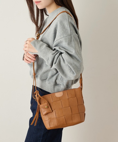 toleur(トーラ)の「【toleur】カウレザー太メッシュショルダー 11871 ※(ショルダーバッグ・レディース・ブラック/キャメル/グレイッシュベージュ・FREE)」の6枚目の写真