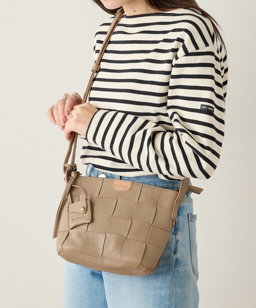 toleur(トーラ)の「【toleur】カウレザー太メッシュショルダー 11871 ※(ショルダーバッグ・レディース・ブラック/キャメル/グレイッシュベージュ・FREE)」の12枚目の写真