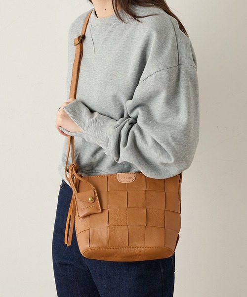 toleur(トーラ)の「【toleur】カウレザー太メッシュショルダー 11871 ※(ショルダーバッグ・レディース・ブラック/キャメル/グレイッシュベージュ・FREE)」の7枚目の写真