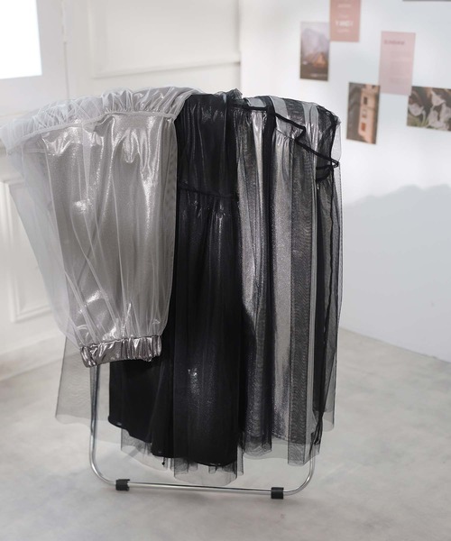 LAFFMO(ラフモ)の「メタリックチュールギャザースカート(スカート・レディース・グレー/シルバー/ブラック・F)」の9枚目の写真