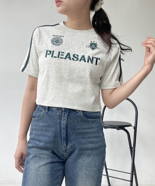 AS KNOW AS plus(アズノゥアズプラス)の「◎ロゴ刺繍 袖ラインテレコスポーツTシャツ ゲームシャツ(Tシャツ/カットソー・レディース・チャコールグレー/レッド/イエロー/グリーン/オートミール・FREE)」の3枚目の写真