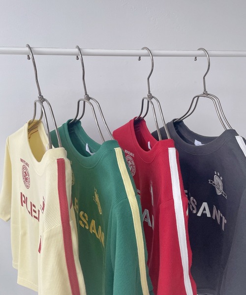 AS KNOW AS plus(アズノゥアズプラス)の「◎ロゴ刺繍 袖ラインテレコスポーツTシャツ ゲームシャツ(Tシャツ/カットソー・レディース・チャコールグレー/レッド/イエロー/グリーン/オートミール・FREE)」の14枚目の写真