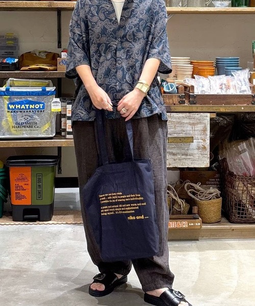 niko and...（ニコアンド）の「オリジナルロゴ パッカブルトートバッグ（トートバッグ・レディース・ネイビー/チャコール/ナチュラル/ピンク/グリーン/マスタード・0）」の19枚目の写真