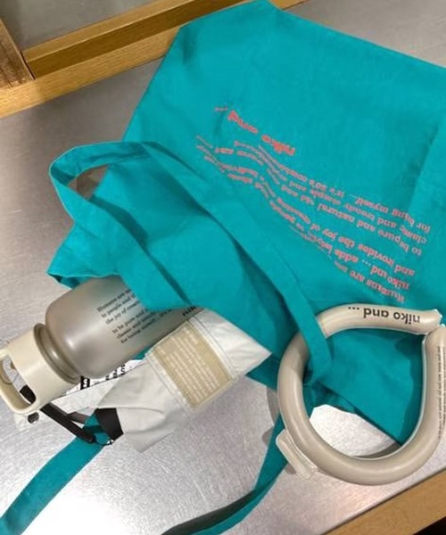 niko and...（ニコアンド）の「オリジナルロゴ パッカブルトートバッグ（トートバッグ・レディース・ネイビー/チャコール/ナチュラル/ピンク/グリーン/マスタード・0）」の22枚目の写真