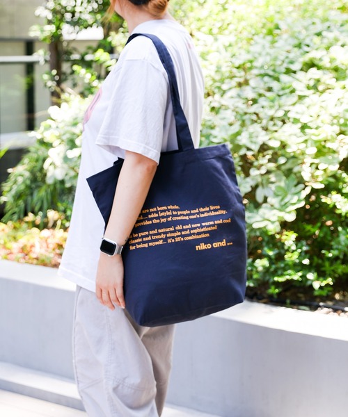 niko and...（ニコアンド）の「オリジナルロゴ パッカブルトートバッグ（トートバッグ・レディース・ネイビー/チャコール/ナチュラル/ピンク/グリーン/マスタード・0）」の13枚目の写真