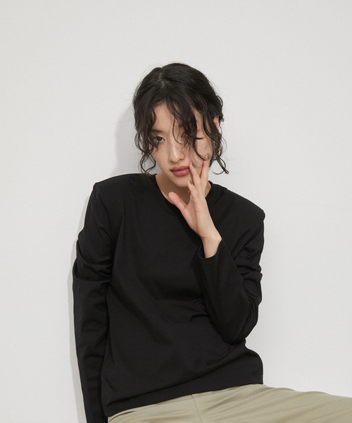 ADAM ET ROPE'（アダムエロペ）の「ショルダーパッドロンTEE（Tシャツ/カットソー・レディース・ホワイト/ブラック・FREE）」の5枚目の写真