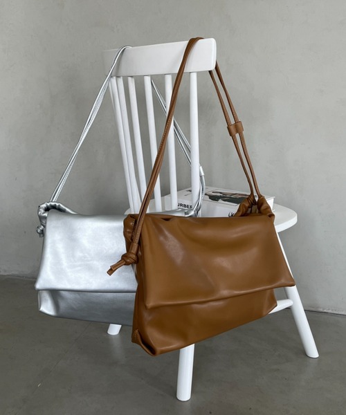 セール】PU A4収納可能 2WAYフラップバッグ（ショルダーバッグ