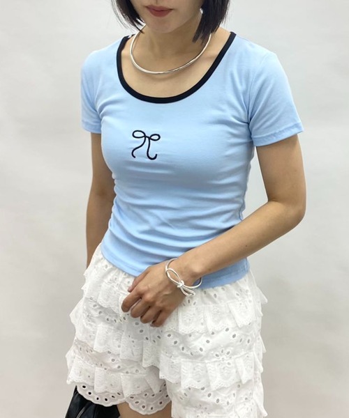 mebole（メボレ）の「Uネック 刺繍リボントップス（Tシャツ/カットソー・レディース・ホワイト/ブルー/ブラック・FREE）」の3枚目の写真