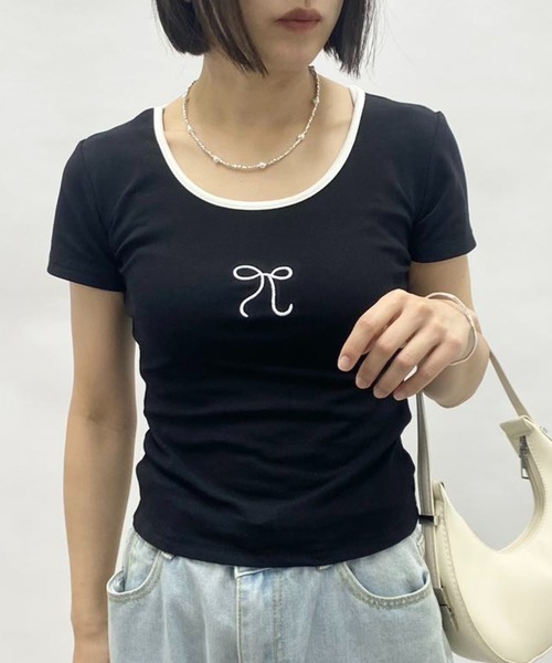 mebole（メボレ）の「Uネック 刺繍リボントップス（Tシャツ/カットソー・レディース・ホワイト/ブルー/ブラック・FREE）」の2枚目の写真