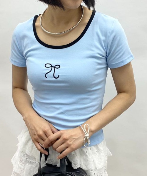 mebole（メボレ）の「Uネック 刺繍リボントップス（Tシャツ/カットソー・レディース・ホワイト/ブルー/ブラック・FREE）」の5枚目の写真