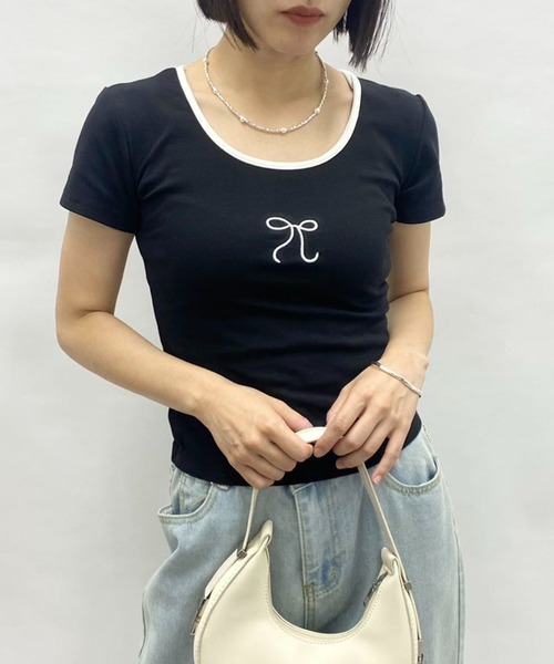 mebole（メボレ）の「Uネック 刺繍リボントップス（Tシャツ/カットソー・レディース・ホワイト/ブルー/ブラック・FREE）」の7枚目の写真