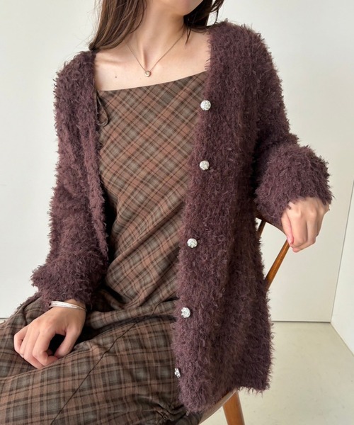 one after another NICE CLAUP(ワンアフターアナザーナイスクラップ)の「キラキラボタンチュールフェザーロングカーディガン(カーディガン/ボレロ・レディース・ラベンダー/ブラウン/アイボリー/チャコールグレー・FREE)」の4枚目の写真