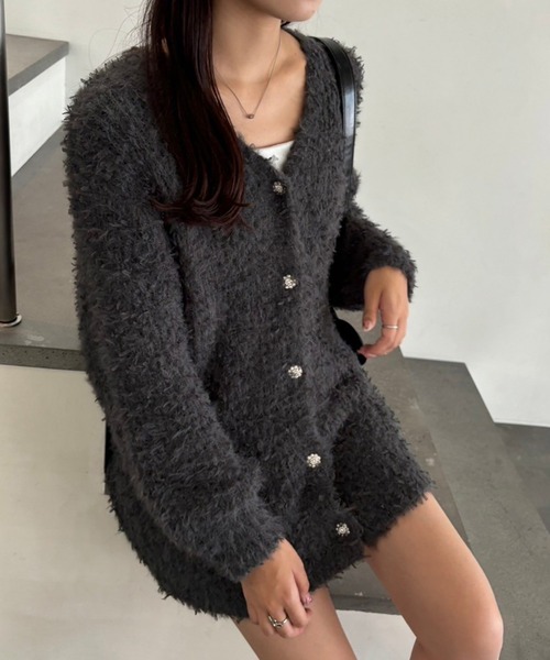 one after another NICE CLAUP(ワンアフターアナザーナイスクラップ)の「キラキラボタンチュールフェザーロングカーディガン(カーディガン/ボレロ・レディース・ラベンダー/ブラウン/アイボリー/チャコールグレー・FREE)」の3枚目の写真