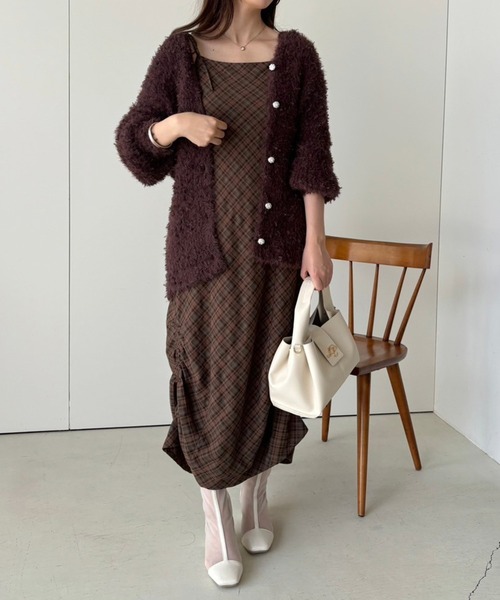 one after another NICE CLAUP(ワンアフターアナザーナイスクラップ)の「キラキラボタンチュールフェザーロングカーディガン(カーディガン/ボレロ・レディース・ラベンダー/ブラウン/アイボリー/チャコールグレー・FREE)」の15枚目の写真