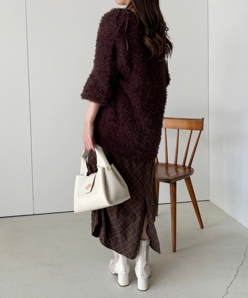 one after another NICE CLAUP(ワンアフターアナザーナイスクラップ)の「キラキラボタンチュールフェザーロングカーディガン(カーディガン/ボレロ・レディース・ラベンダー/ブラウン/アイボリー/チャコールグレー・FREE)」の16枚目の写真