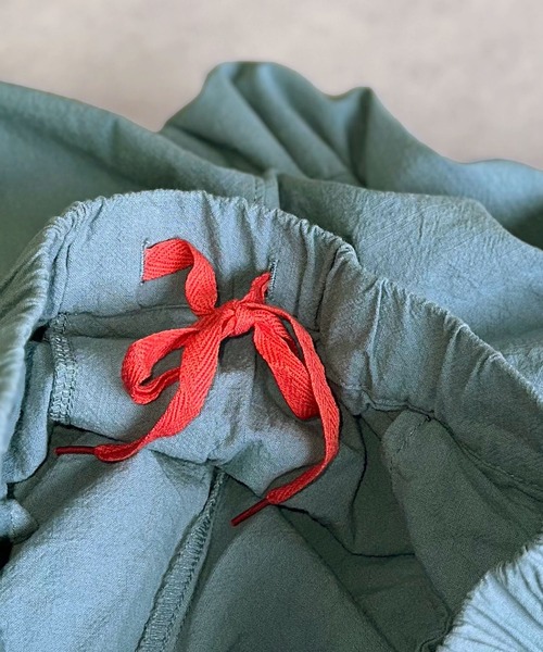 A BOND（アボンド）の「タックイージーパンツ/おとな（その他パンツ・レディース・イエロー/レッド/オフホワイト/パープル/ライトブルー・160cm/170cm）」の14枚目の写真