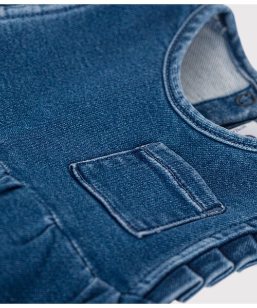 PETIT BATEAU(プチバトー)の「デニムジャンパースカート(ワンピース・キッズ・ブルー・18MONTH/12MONTH/24MONTH/36MONTH)」の4枚目の写真
